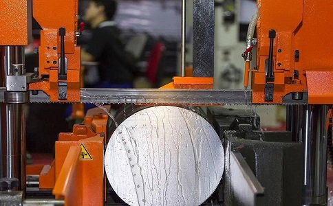 蒸湘立式金属带锯床切削出现跑带故障解决方法！